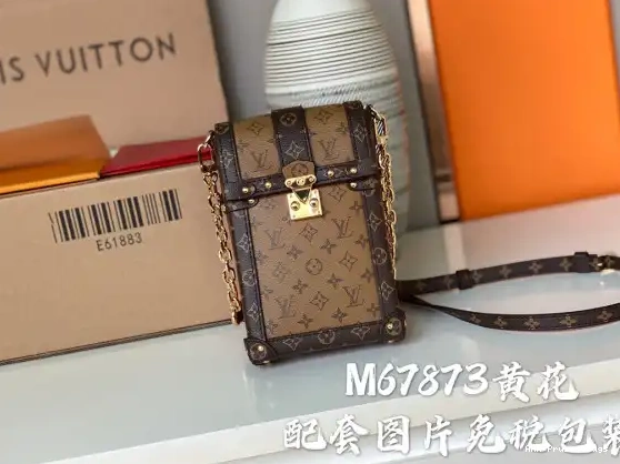 AAA Replica Ru VERTICAL POCHETTE LOUIS TRUNK VUITTON 0613